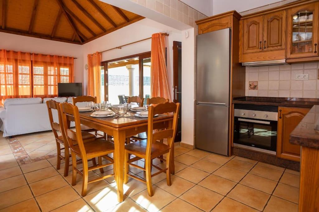 Villa Helen - Heated Pool Wifi Smarttv Barbecue คอร์ราเลโฮ ภายนอก รูปภาพ